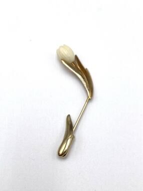 Vintage Avon Stick Pin Graceful Tulip Carved Lucite Gold Tone 2.5" 1980 Jewelry